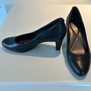Easy Spirit Classic Black Heels